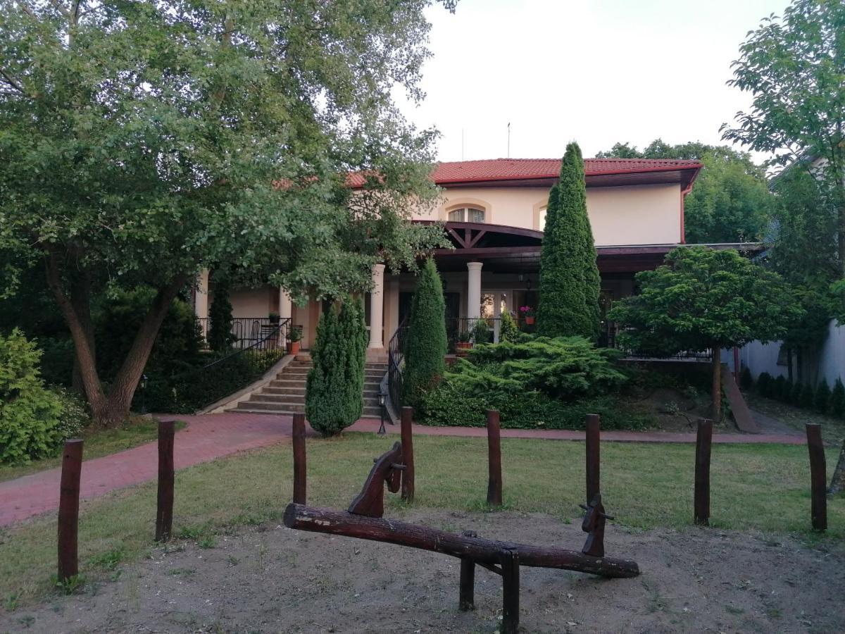 Staff Guest House Nyiregyhaza Exterior photo